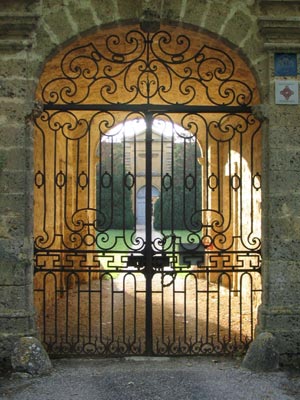 http://chateaudouble.chez.com/images/entree-chateau.jpg